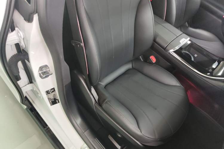 Used Mercedes-Benz EQE 2022 350 Luxury Edition Right Front Seat