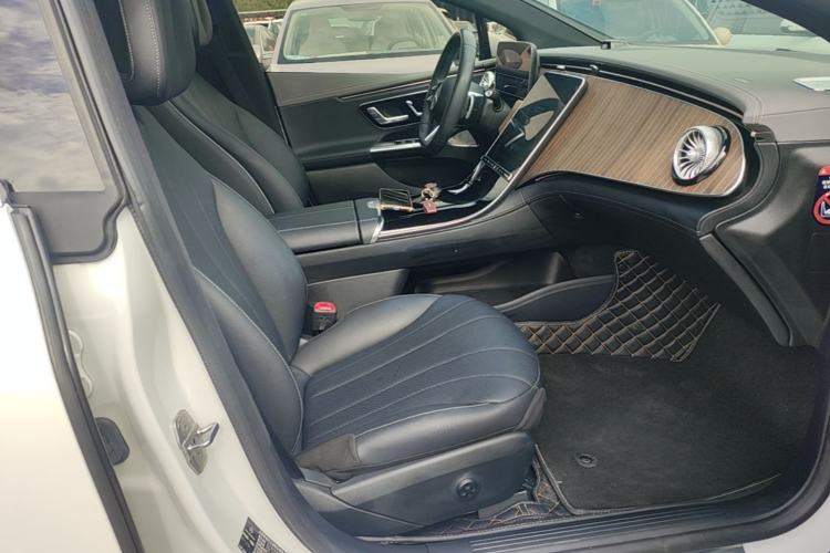 Used Mercedes-Benz EQE 2022 350 Pioneer Edition Right Front Seat