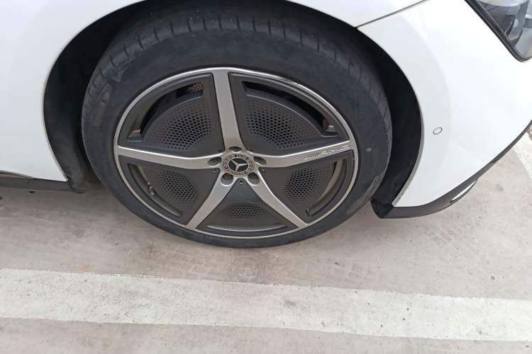 Used Mercedes-Benz EQE 2022 350 First Edition Special Version Right Front Wheel Hub