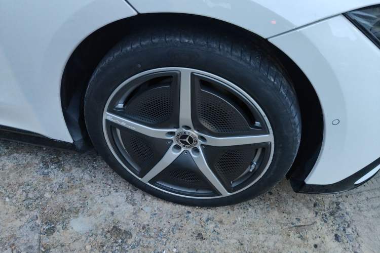 Used Mercedes-Benz EQE 2022 350 First Edition Special Version Right Front Wheel Hub
