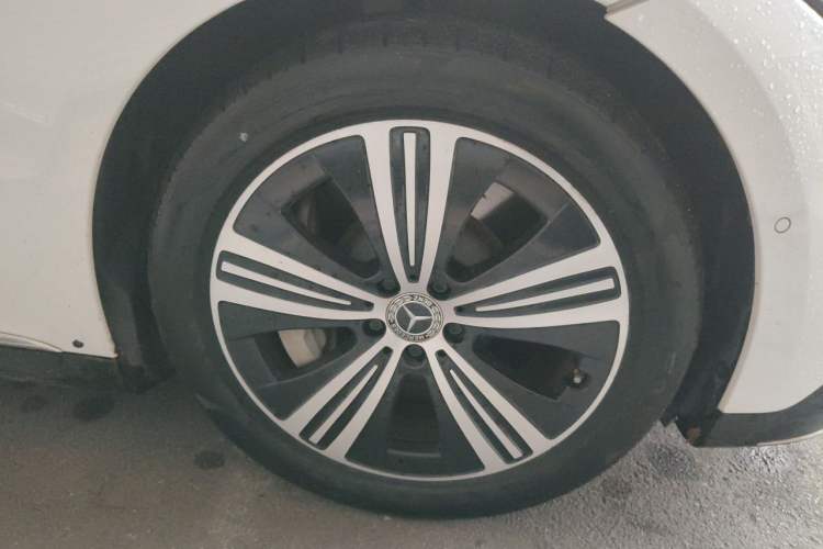 Used Mercedes-Benz EQE 2022 350 Luxury Edition Right Front Wheel Hub