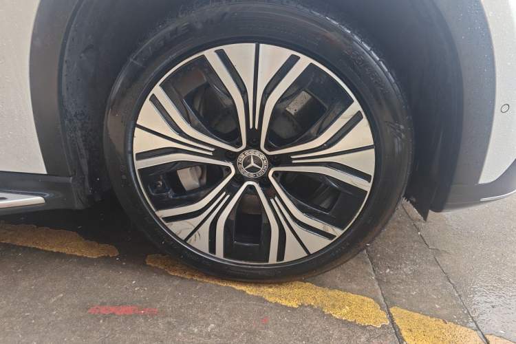 Used Mercedes-Benz EQE 2022 350 Luxury Edition Right Front Wheel Hub
