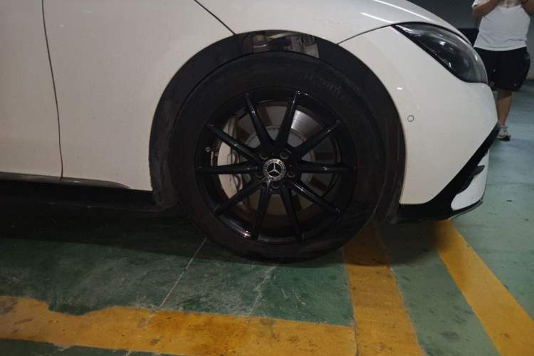Used Mercedes-Benz EQE 2022 350 Pioneer Edition Right Front Wheel Hub