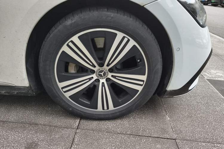 Used Mercedes-Benz EQE 2022 350 Luxury Edition Right Front Wheel Hub
