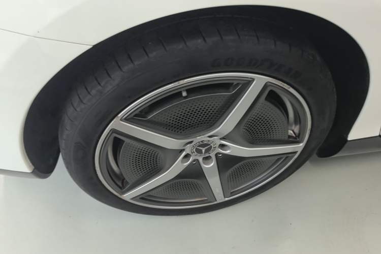 Used Mercedes-Benz EQE 2022 350 First Edition Special Version Right Rear Wheel Hub