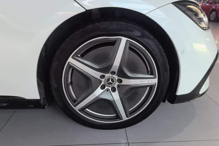 Used Mercedes-Benz EQE 2022 350 First Edition Special Version Right Rear Wheel Hub