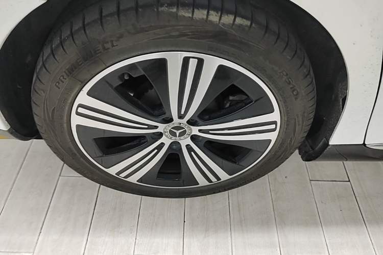 Used Mercedes-Benz EQE 2022 350 Luxury Edition Right Rear Wheel Hub