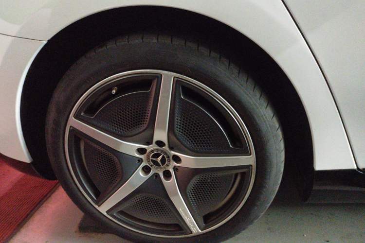 Used Mercedes-Benz EQE 2022 350 First Edition Special Version Right Rear Wheel Hub