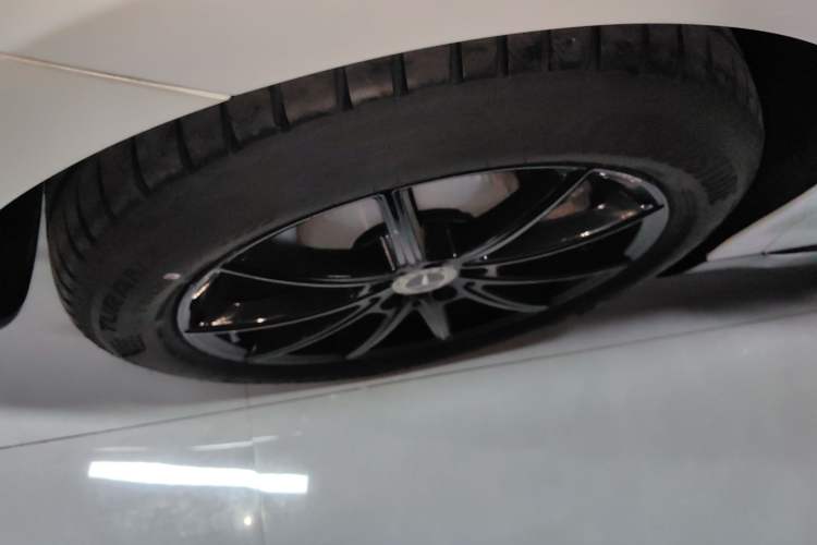 Used Mercedes-Benz EQE 2022 350 Pioneer Edition Right Rear Wheel Hub