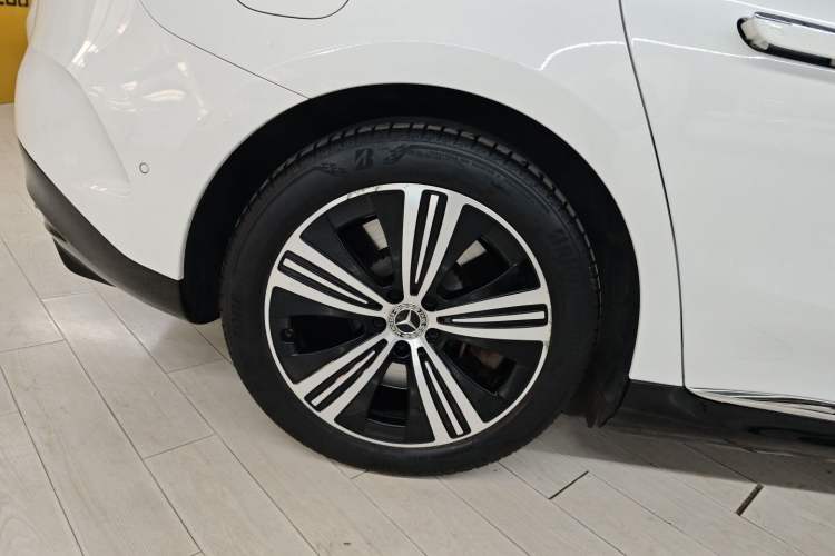 Used Mercedes-Benz EQE 2022 350 Luxury Edition Right Rear Wheel Hub