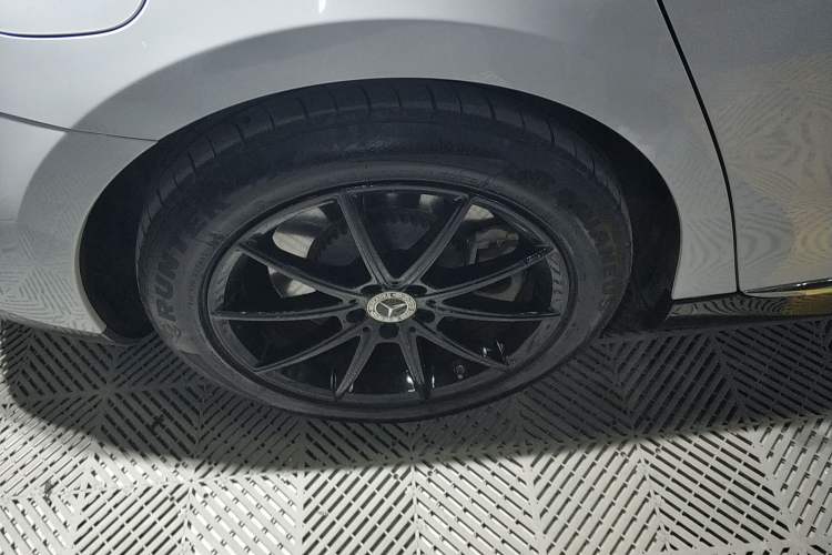 Used Mercedes-Benz EQE 2022 350 Pioneer Edition Right Rear Wheel Hub