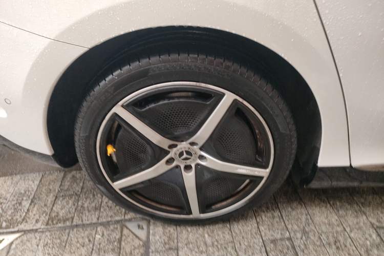 Used Mercedes-Benz EQE 2022 350 First Edition Special Version Right Rear Wheel Hub
