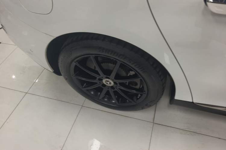 Used Mercedes-Benz EQE 2022 350 Pioneer Edition Right Rear Wheel Hub