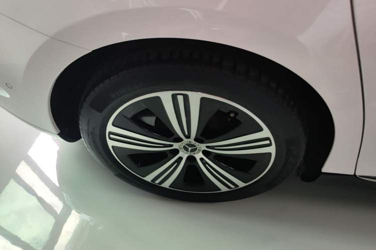Used Mercedes-Benz EQE 2022 350 Luxury Edition Right Rear Wheel Hub