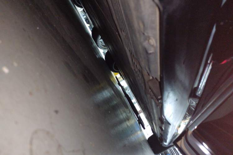 Used Mercedes-Benz EQE 2022 350 First Edition Special Version Right Side Sill