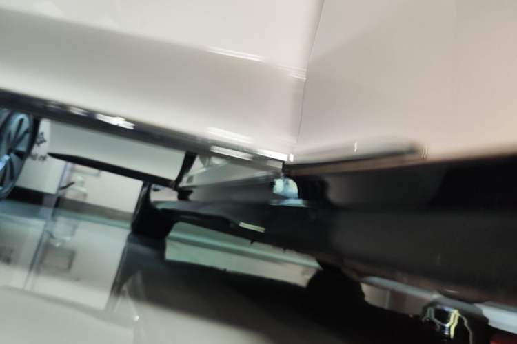 Used Mercedes-Benz EQE 2022 350 Luxury Edition Right Side Sill