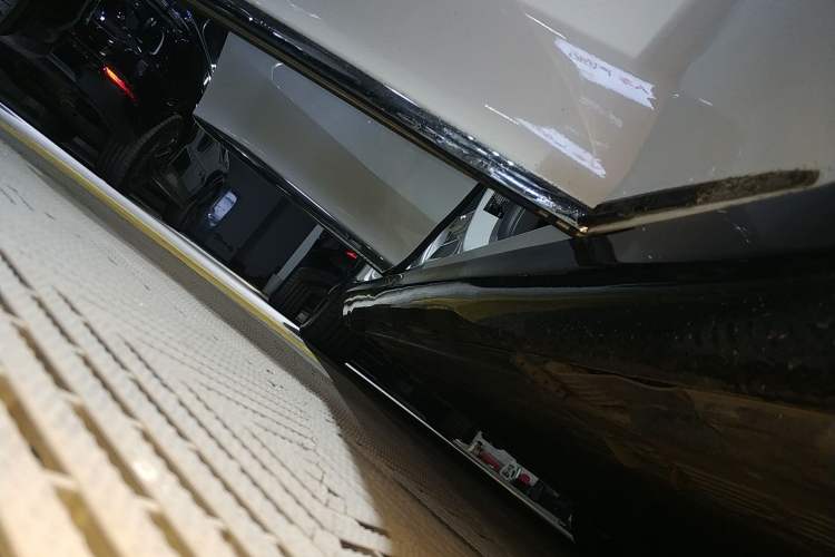 Used Mercedes-Benz EQE 2022 350 Pioneer Edition Right Side Sill