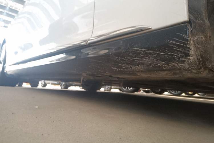 Used Mercedes-Benz EQE 2022 350 Luxury Edition Right Side Sill