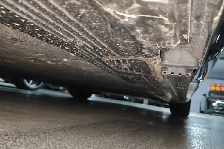 Used Mercedes-Benz EQE 2022 350 Pioneer Edition Right Side Sill