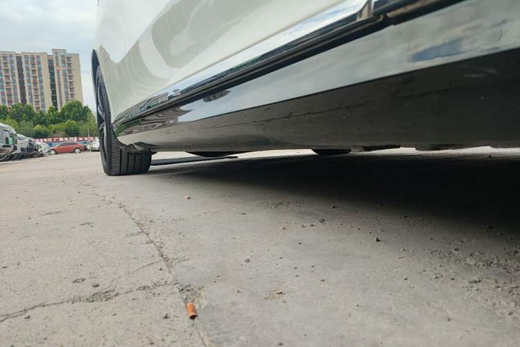 Used Mercedes-Benz EQE 2022 350 Pioneer Edition Right Side Sill