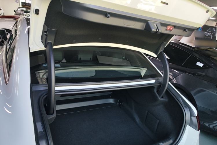 Used Mercedes-Benz EQE 2022 350 Luxury Edition Trunk