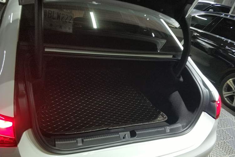 Used Mercedes-Benz EQE 2022 350 Pioneer Edition Trunk