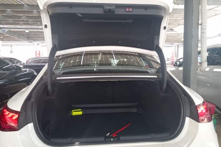 Used Mercedes-Benz EQE 2022 350 Luxury Edition Trunk
