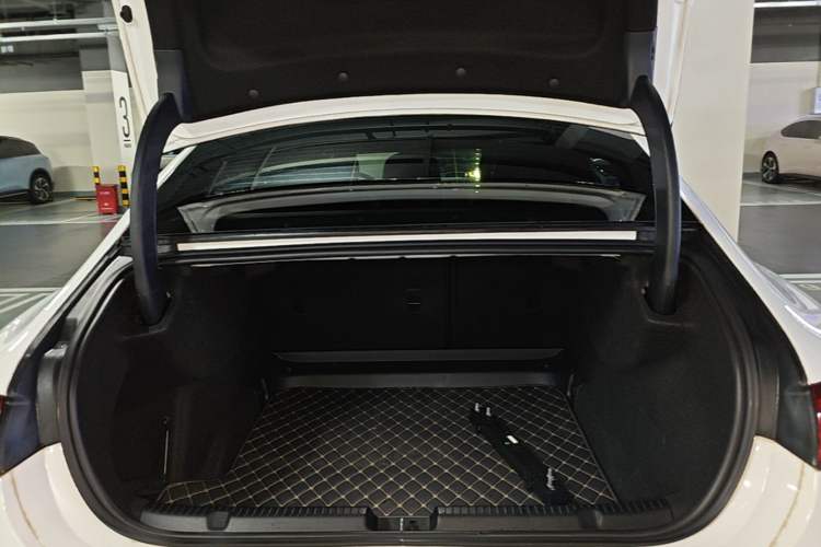 Used Mercedes-Benz EQE 2022 350 Pioneer Edition Trunk