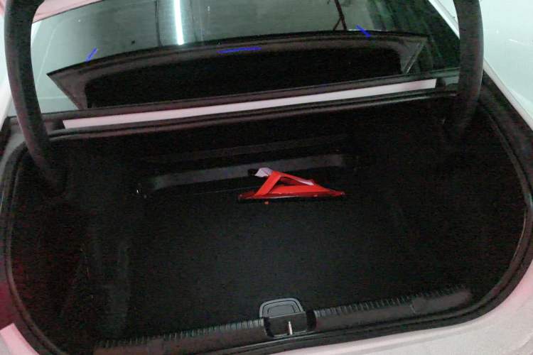 Used Mercedes-Benz EQE 2022 350 Luxury Edition Trunk