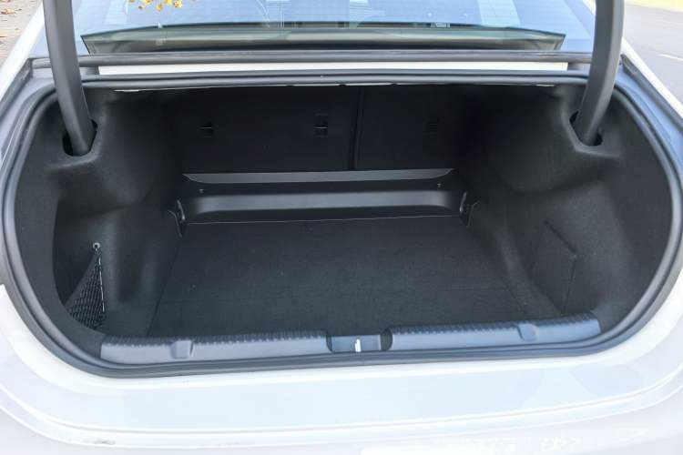 Used Mercedes-Benz EQE 2022 350 Luxury Edition Trunk