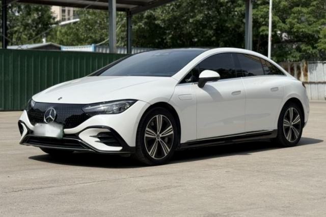 Ojetý Mercedes-Benz EQE 2022 350 Luxury Edition