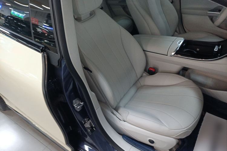 Used Mercedes-Benz EQE 2022 350 First Edition Special Version Right Front Seat