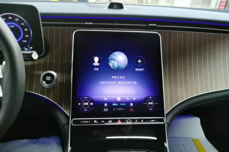 Used Mercedes-Benz EQE 2025 500 4MATIC Pioneer Edition Audio And AC Panel