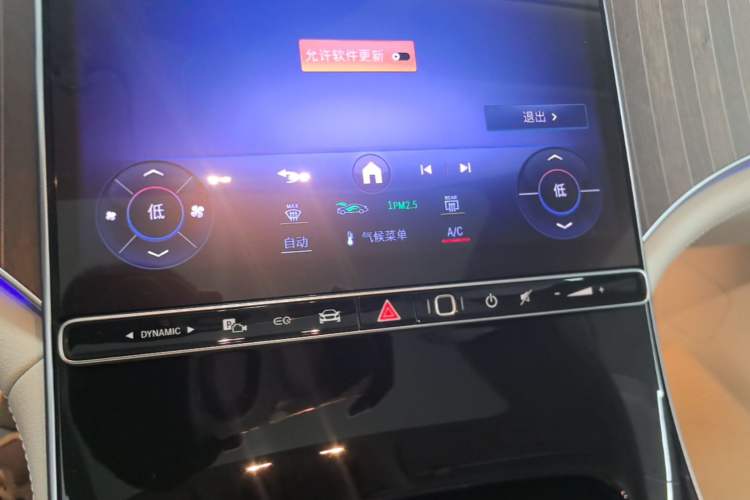 Used Mercedes-Benz EQE 2025 500 4MATIC Pioneer Edition Audio And AC Panel