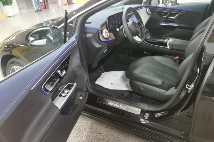 Used Mercedes-Benz EQE 2025 500 4MATIC Pioneer Edition Driver Seat