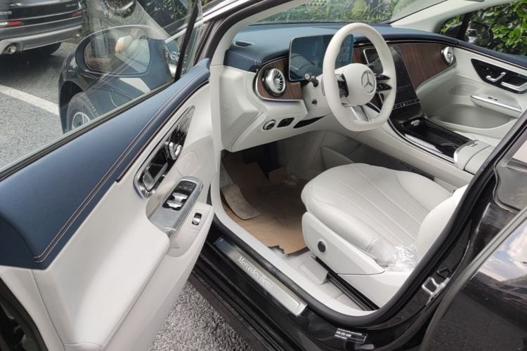 Used Mercedes-Benz EQE 2025 500 4MATIC Pioneer Edition Driver Seat