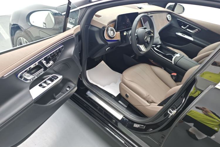 Used Mercedes-Benz EQE 2025 500 4MATIC Pioneer Edition Driver Seat