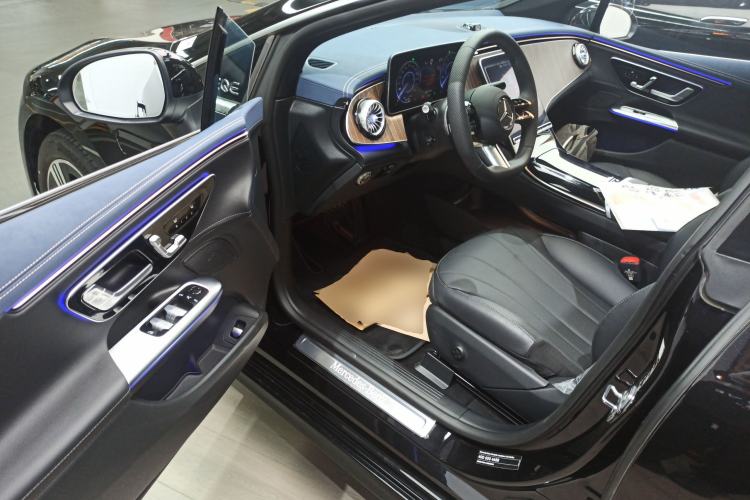 Used Mercedes-Benz EQE 2025 500 4MATIC Pioneer Edition Driver Seat