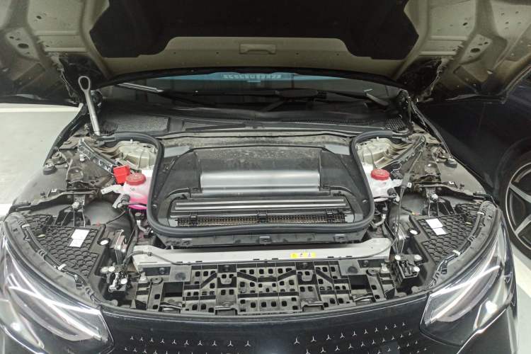 Used Mercedes-Benz EQE 2025 500 4MATIC Luxury Edition Engine Bay