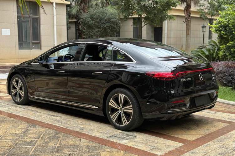 Used Mercedes-Benz EQE 2025 500 4MATIC Luxury Edition Exterior 2