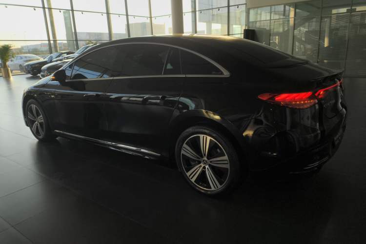 Used Mercedes-Benz EQE 2025 500 4MATIC Pioneer Edition Exterior 3