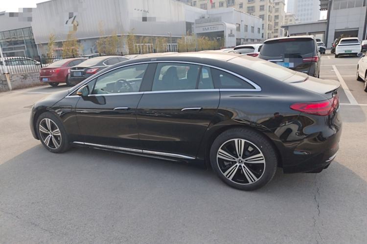 Used Mercedes-Benz EQE 2025 500 4MATIC Pioneer Edition Exterior 3
