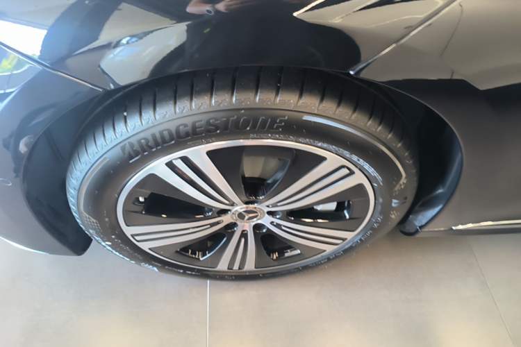 Used Mercedes-Benz EQE 2025 500 4MATIC Pioneer Edition Exterior 4