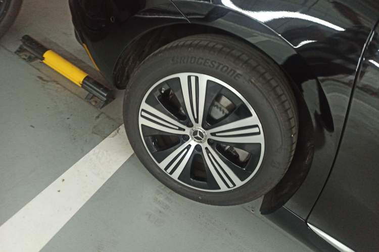 Used Mercedes-Benz EQE 2025 500 4MATIC Luxury Edition Exterior 5