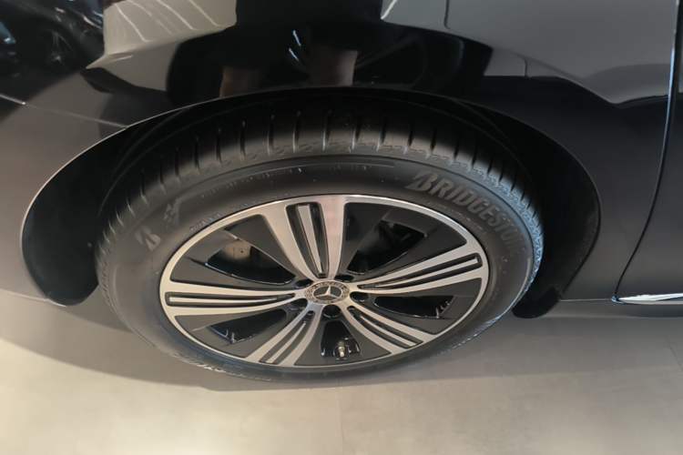 Used Mercedes-Benz EQE 2025 500 4MATIC Pioneer Edition Exterior 5