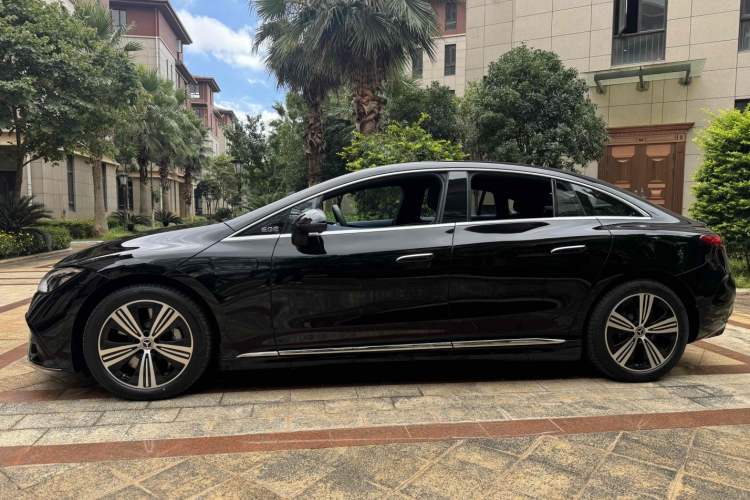 Used Mercedes-Benz EQE 2025 500 4MATIC Luxury Edition Exterior 6