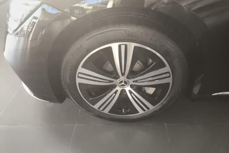 Used Mercedes-Benz EQE 2025 500 4MATIC Pioneer Edition Exterior 7