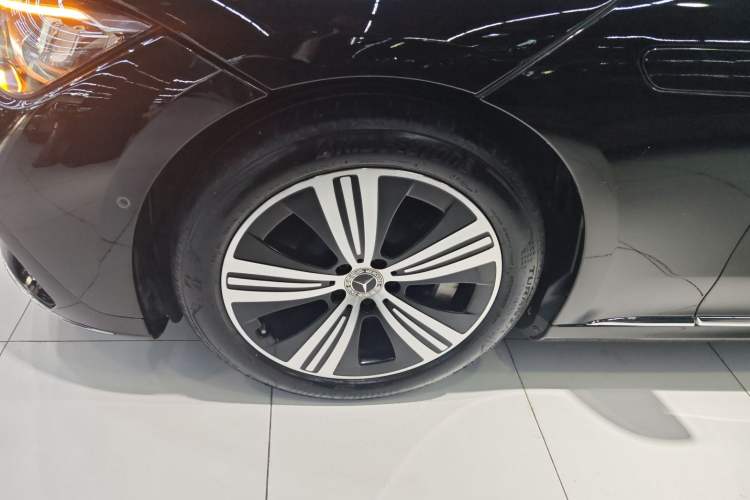 Used Mercedes-Benz EQE 2025 500 4MATIC Pioneer Edition Exterior 7