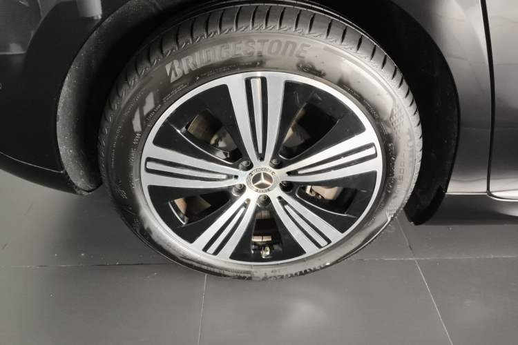 Used Mercedes-Benz EQE 2025 500 4MATIC Pioneer Edition Exterior 8