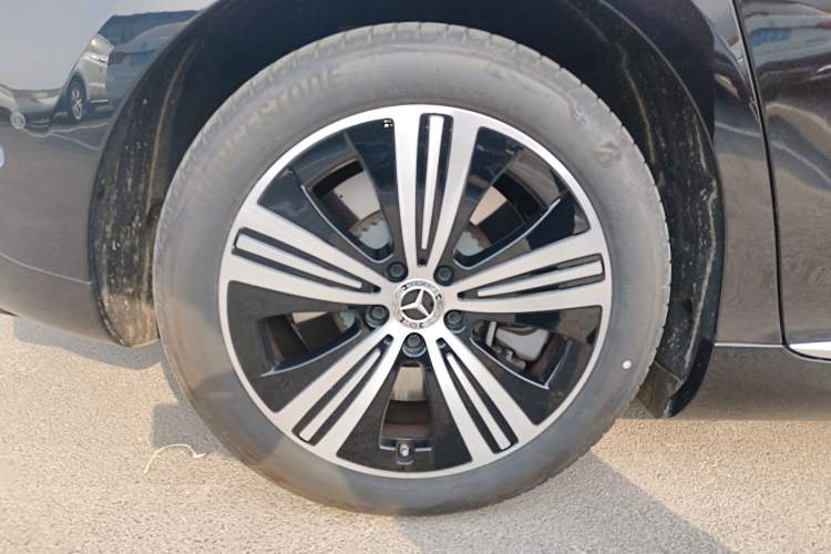 Used Mercedes-Benz EQE 2025 500 4MATIC Pioneer Edition Exterior 8